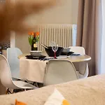 Elenis Cozy Larissa