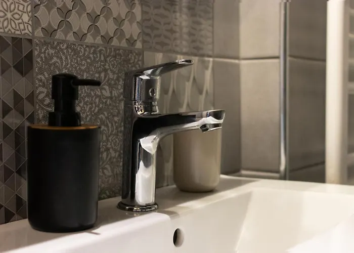 Elenis Cozy * Larissa